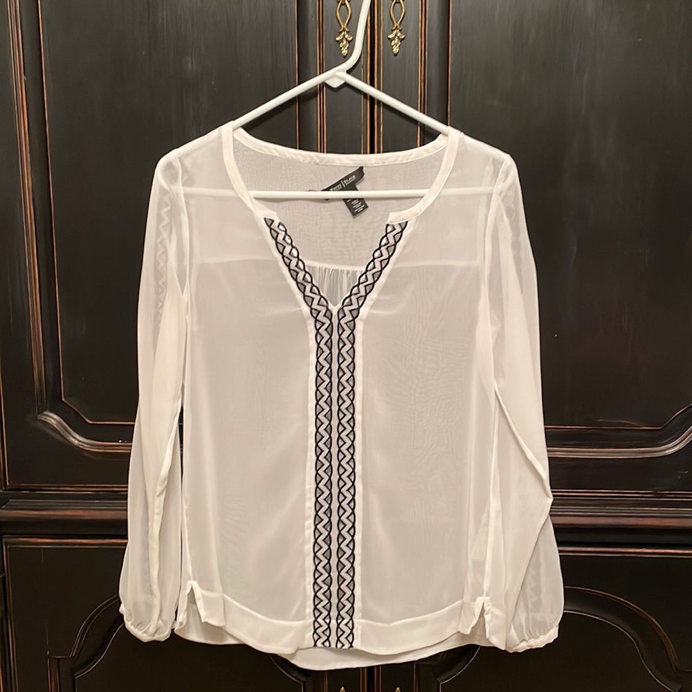 Beautiful White House Black Market Top
